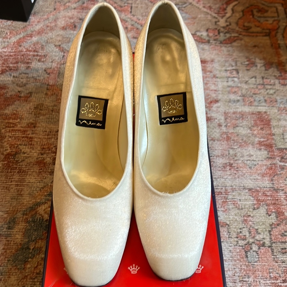 Nina classic satin pumps size 7.5